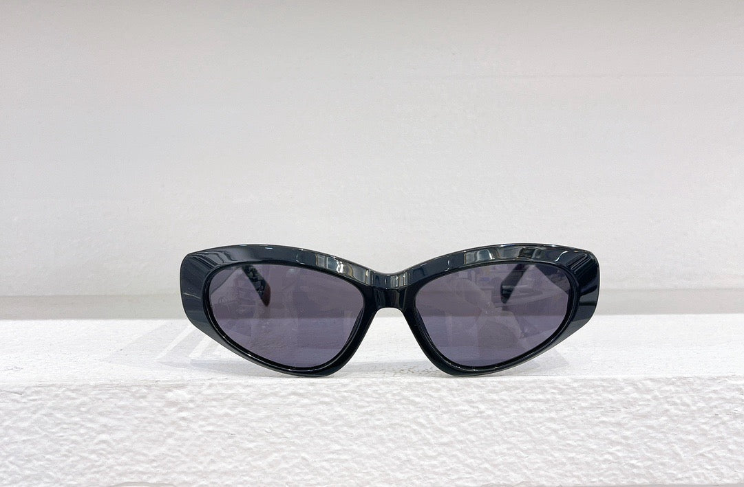 Sonnenbrille in Schwarz, Blau, Rosa, Himmelblau und Weiß