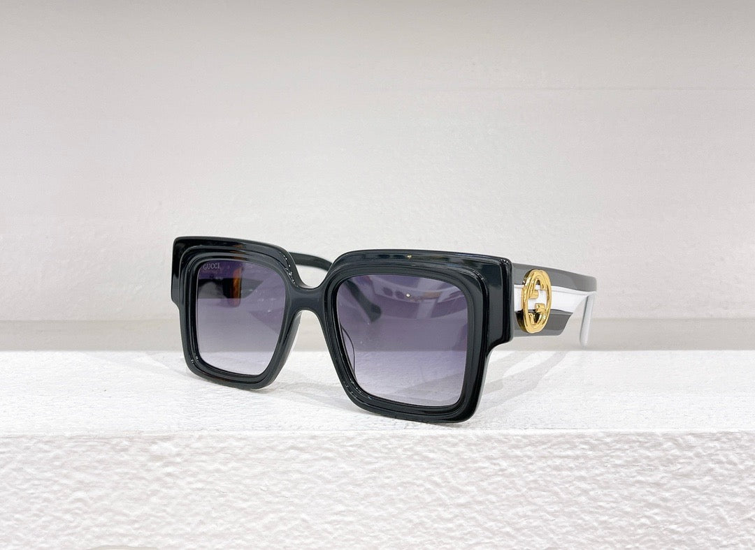 Schwarze, rote und weiße Sonnenbrille