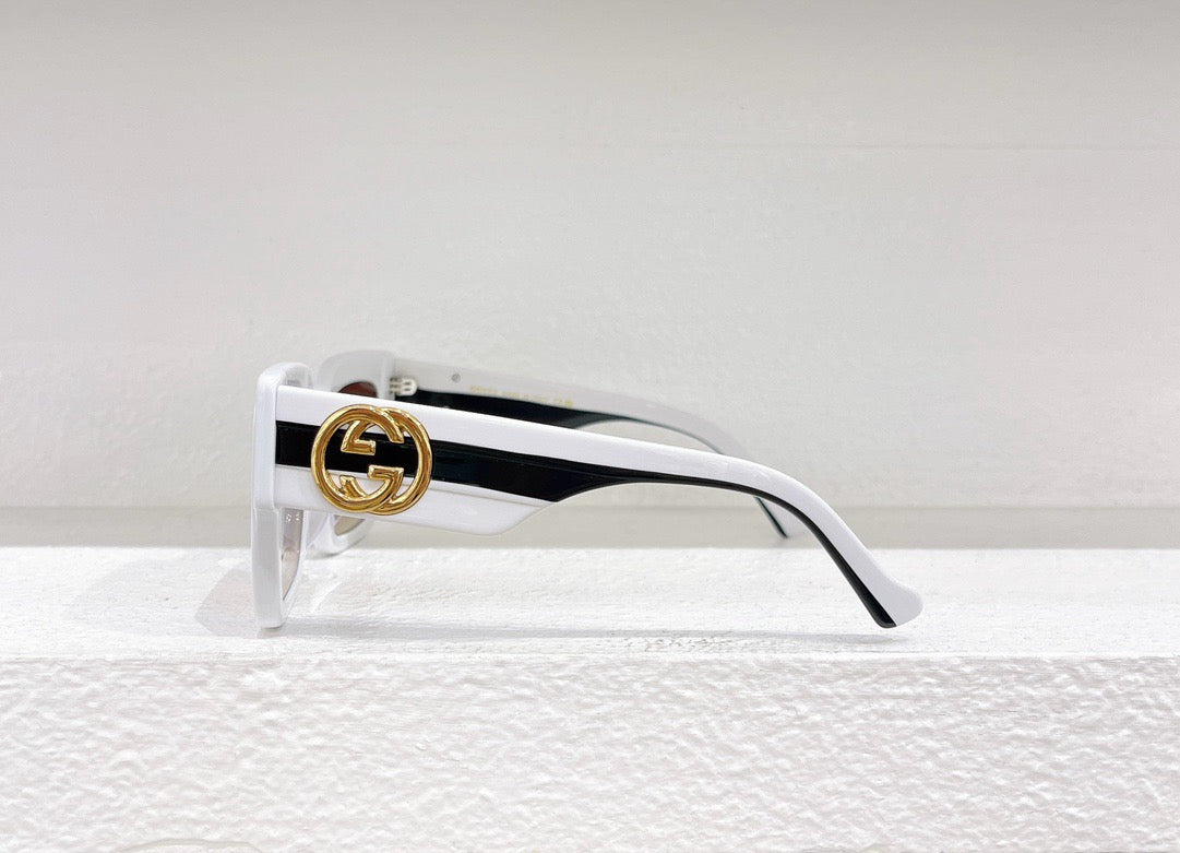 Schwarze, rote und weiße Sonnenbrille