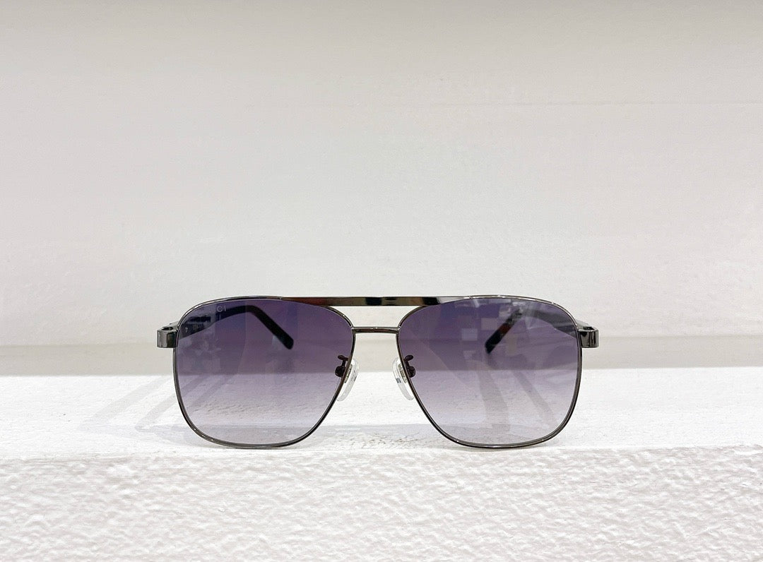 Schwarze, braune und grüne Sonnenbrille