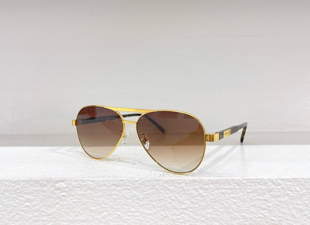 Schwarze, braune und blaue Sonnenbrille