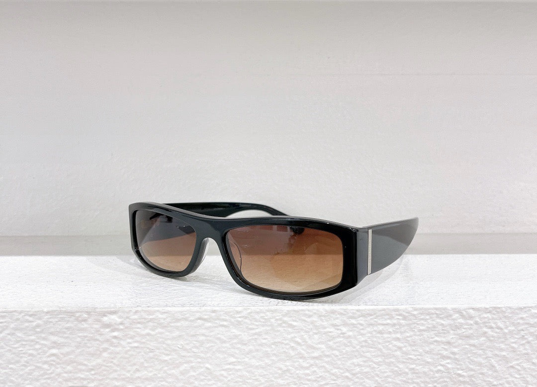 Schwarze, braune und blaue Sonnenbrille