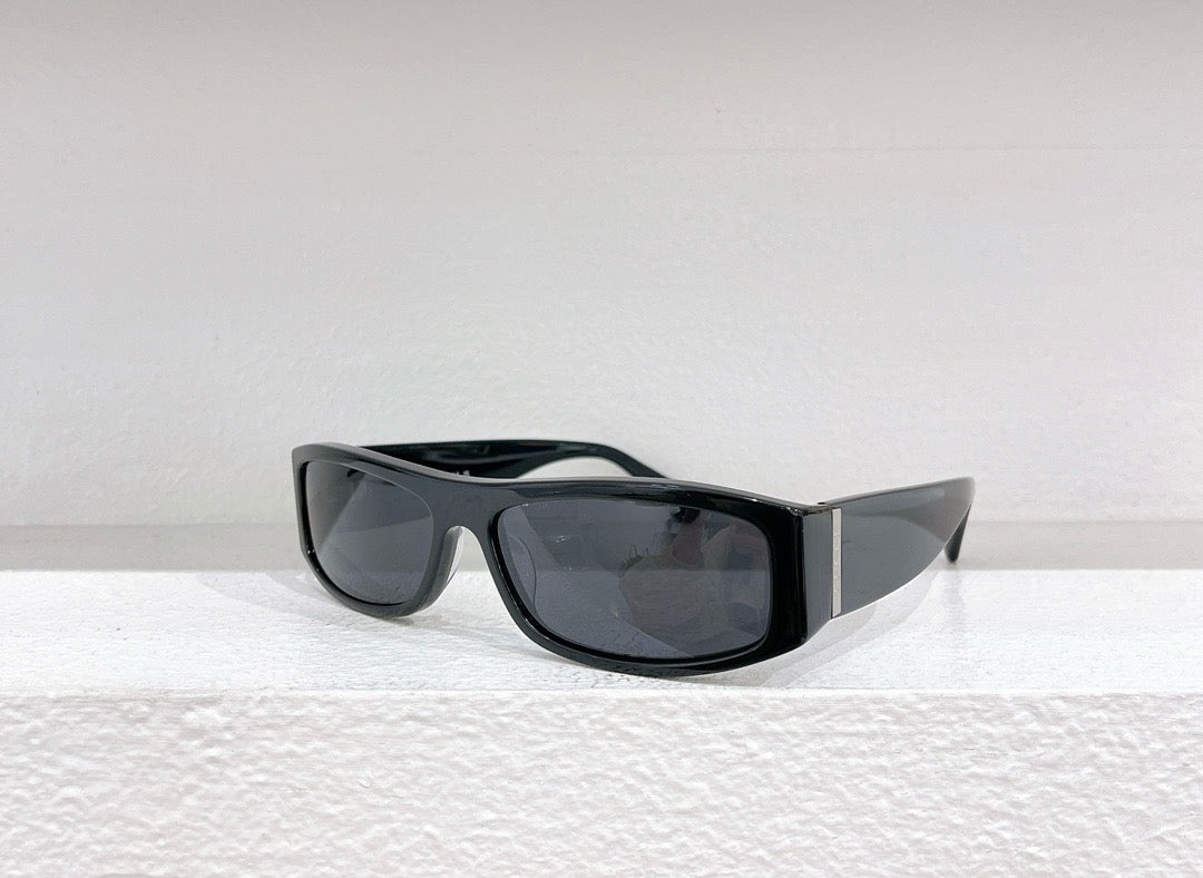 Schwarze, braune und blaue Sonnenbrille