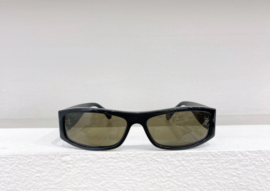Schwarze, braune und blaue Sonnenbrille