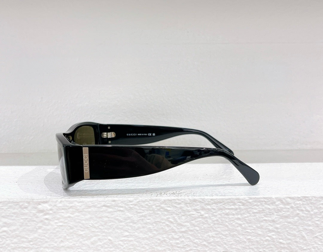 Schwarze, braune und blaue Sonnenbrille