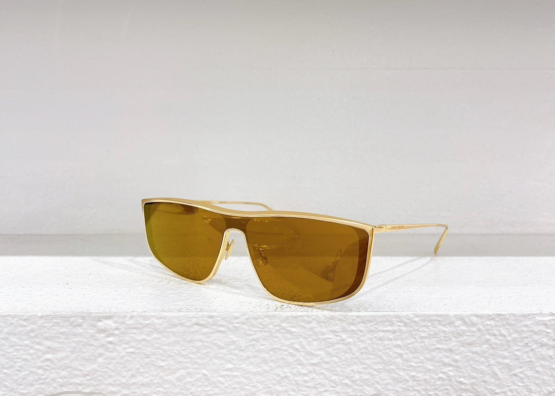 Gafas de sol negras y marrones