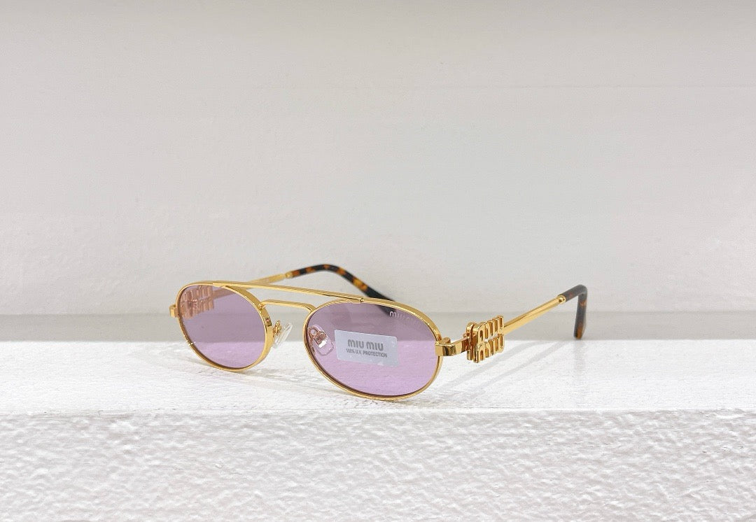 Schwarze, braune, rosa und weiße Sonnenbrille
