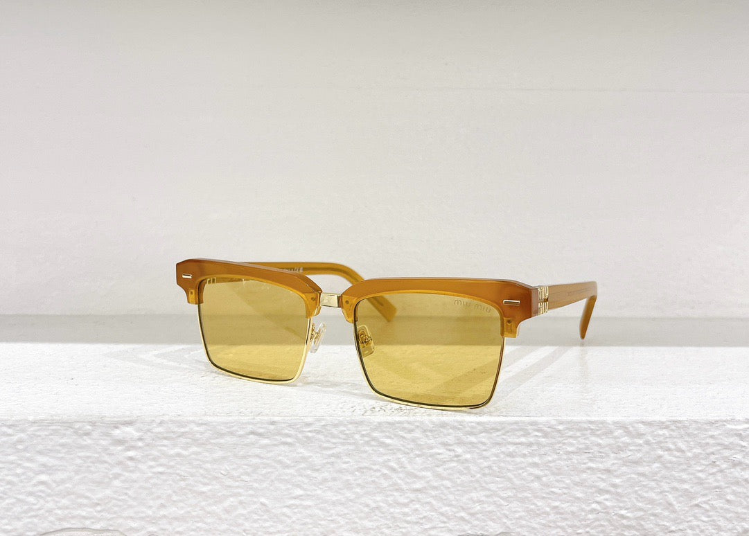 Schwarze, braune, rosa und weiße Sonnenbrille