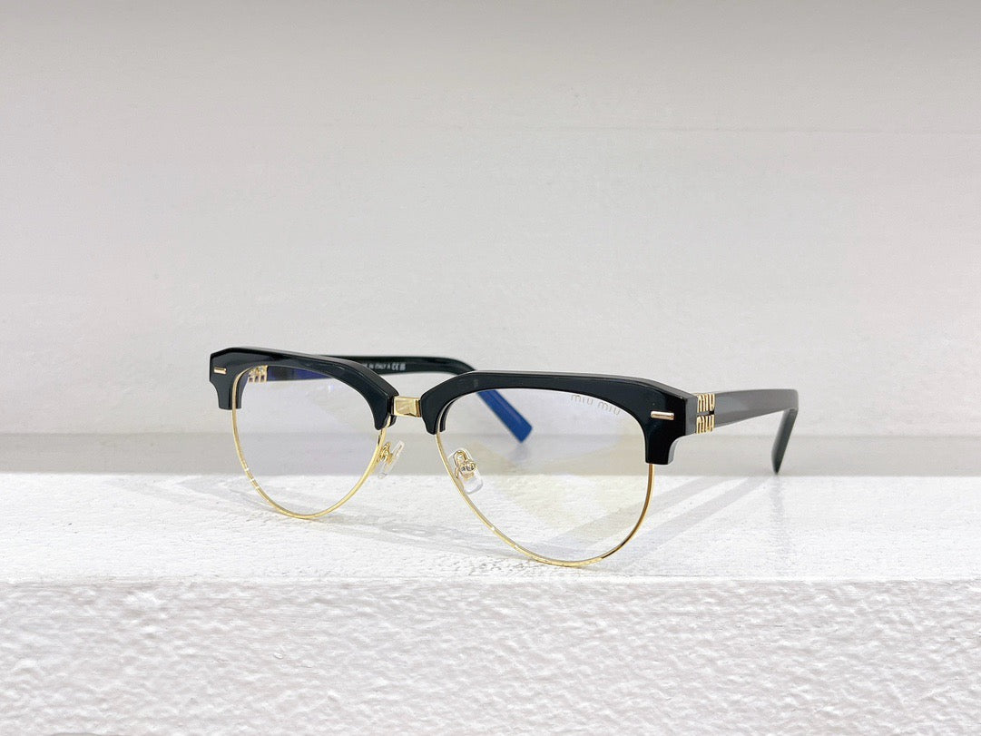 Braune und schwarze Sonnenbrille