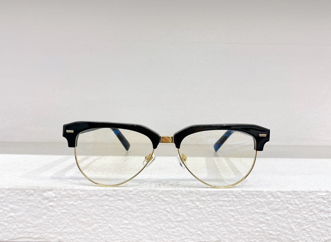 Braune und schwarze Sonnenbrille