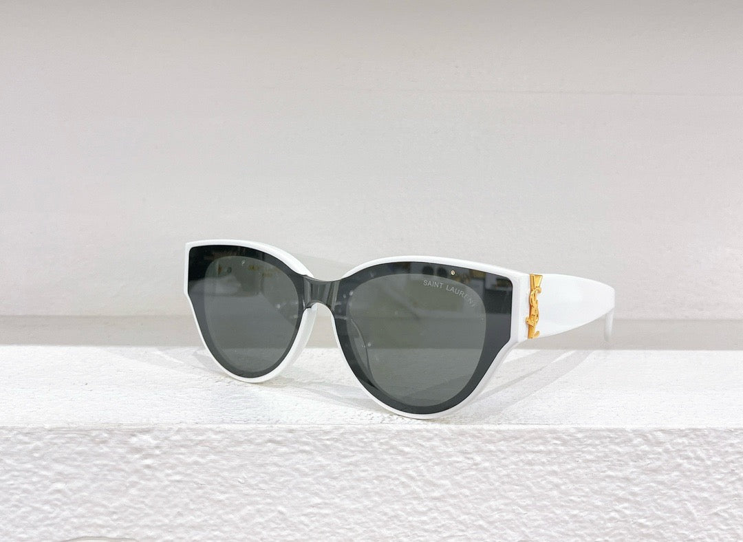 Schwarze, braune, blaue und weiße Sonnenbrille