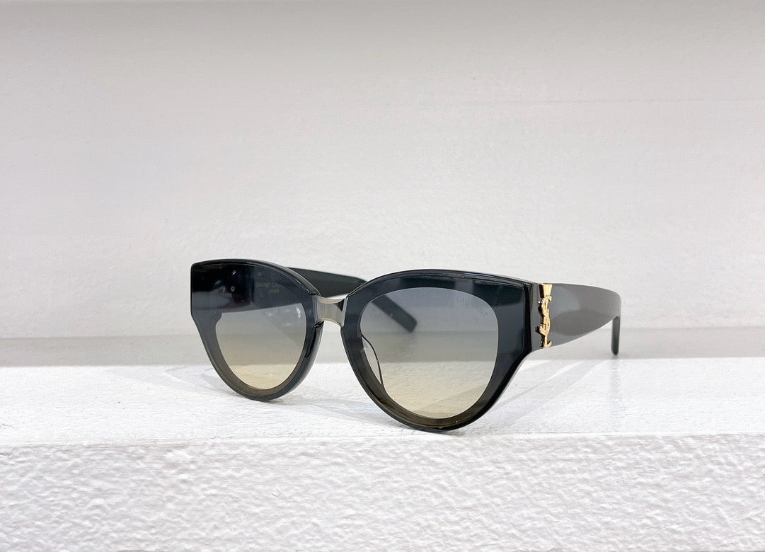 Schwarze, braune, blaue und weiße Sonnenbrille