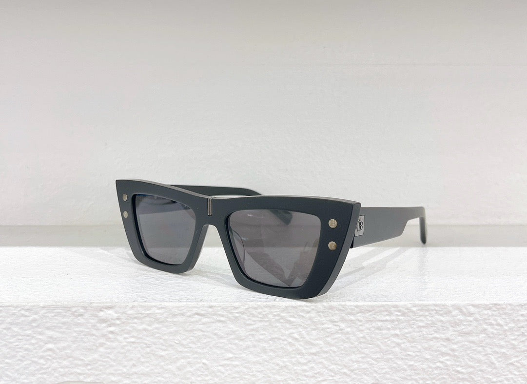 Schwarz-weiße Sonnenbrille