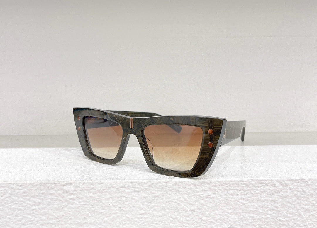 Schwarz-weiße Sonnenbrille