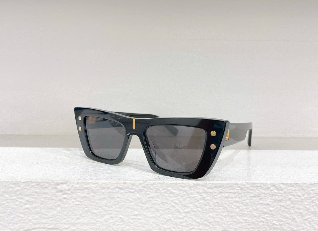 Schwarz-weiße Sonnenbrille
