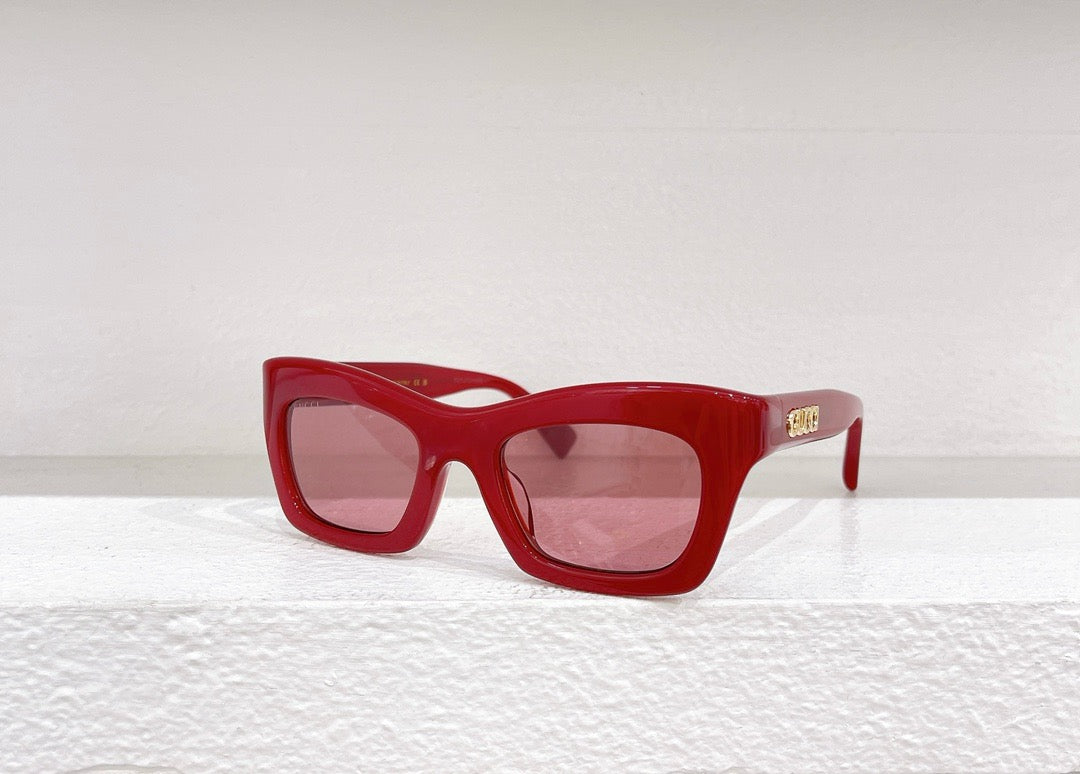 Sonnenbrille in Schwarz, Himmelblau, Rot, Rosa und Braun