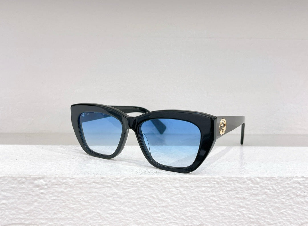 Rote, schwarze und weiße Sonnenbrille