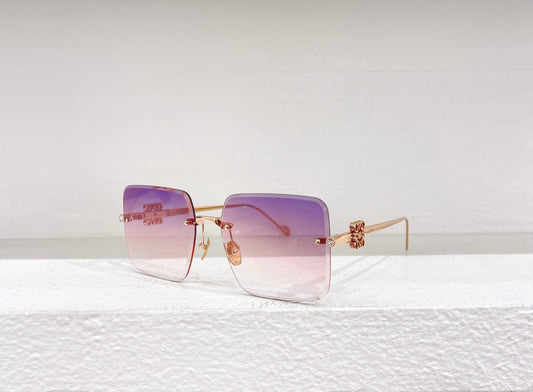 نظارة شمسية باللون الأزرق والبني والأسود والوردي