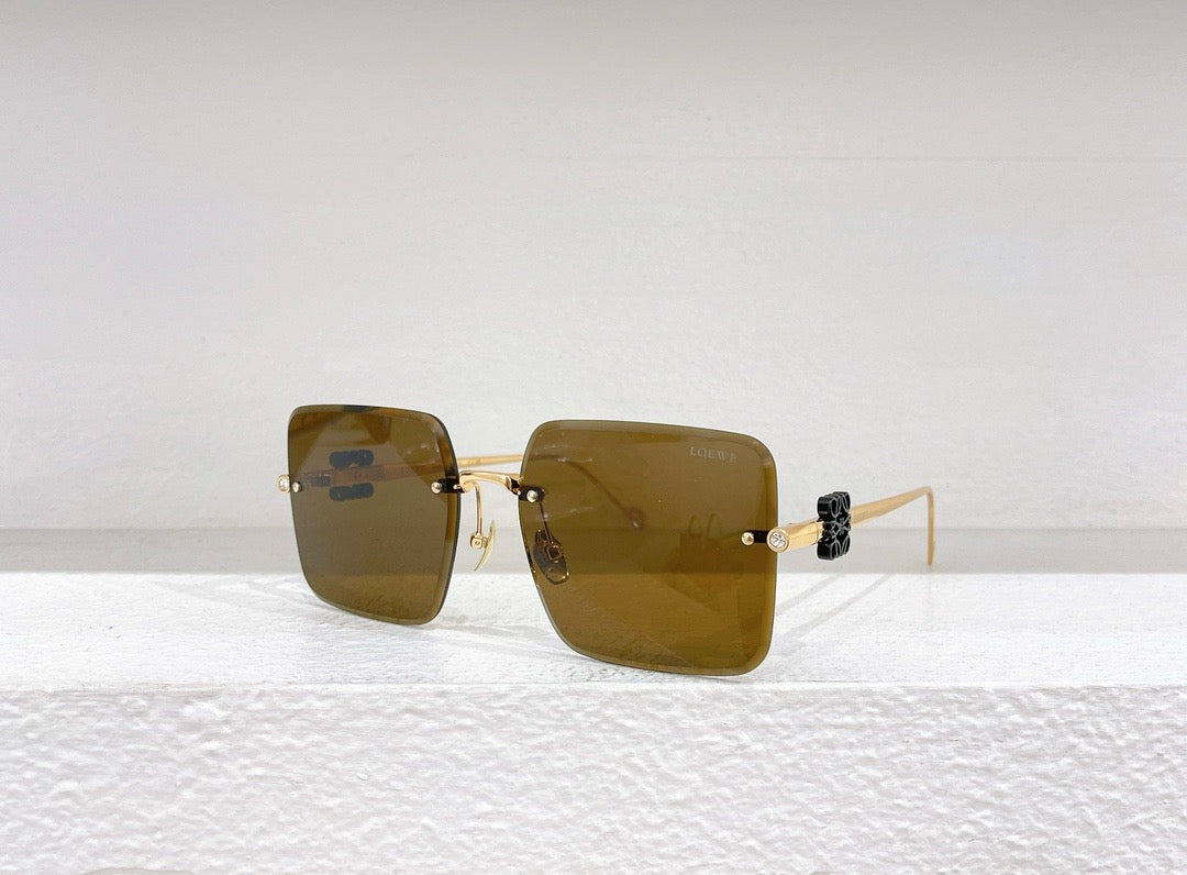 Blaue, braune, schwarze und rosa Sonnenbrille