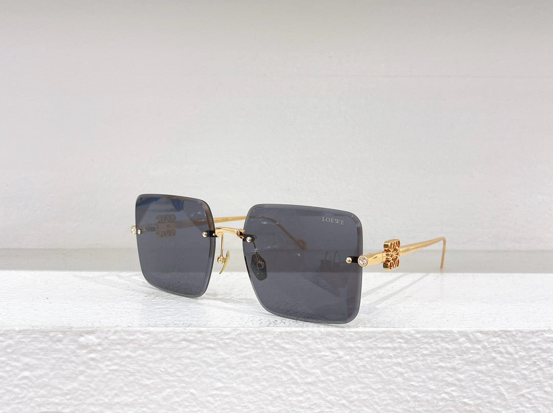 Blaue, braune, schwarze und rosa Sonnenbrille