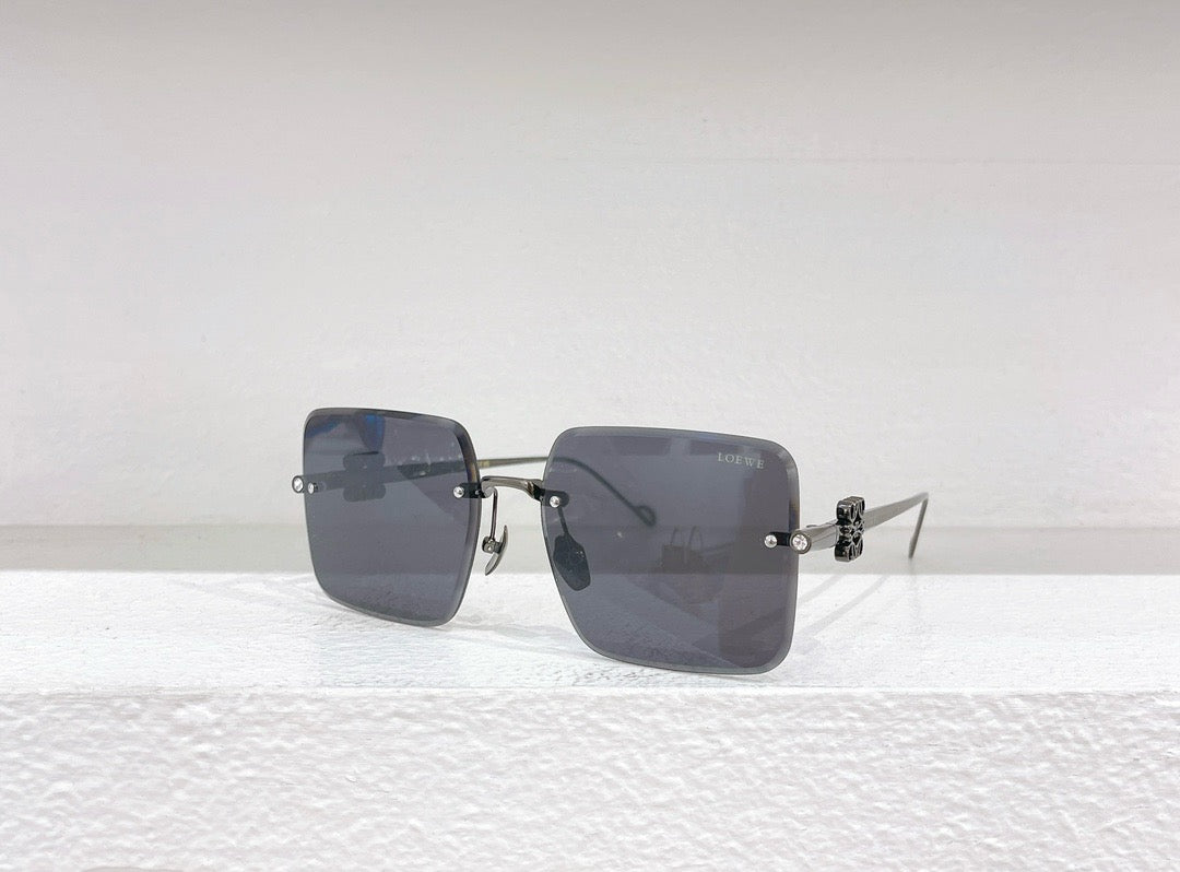 Blaue, braune, schwarze und rosa Sonnenbrille