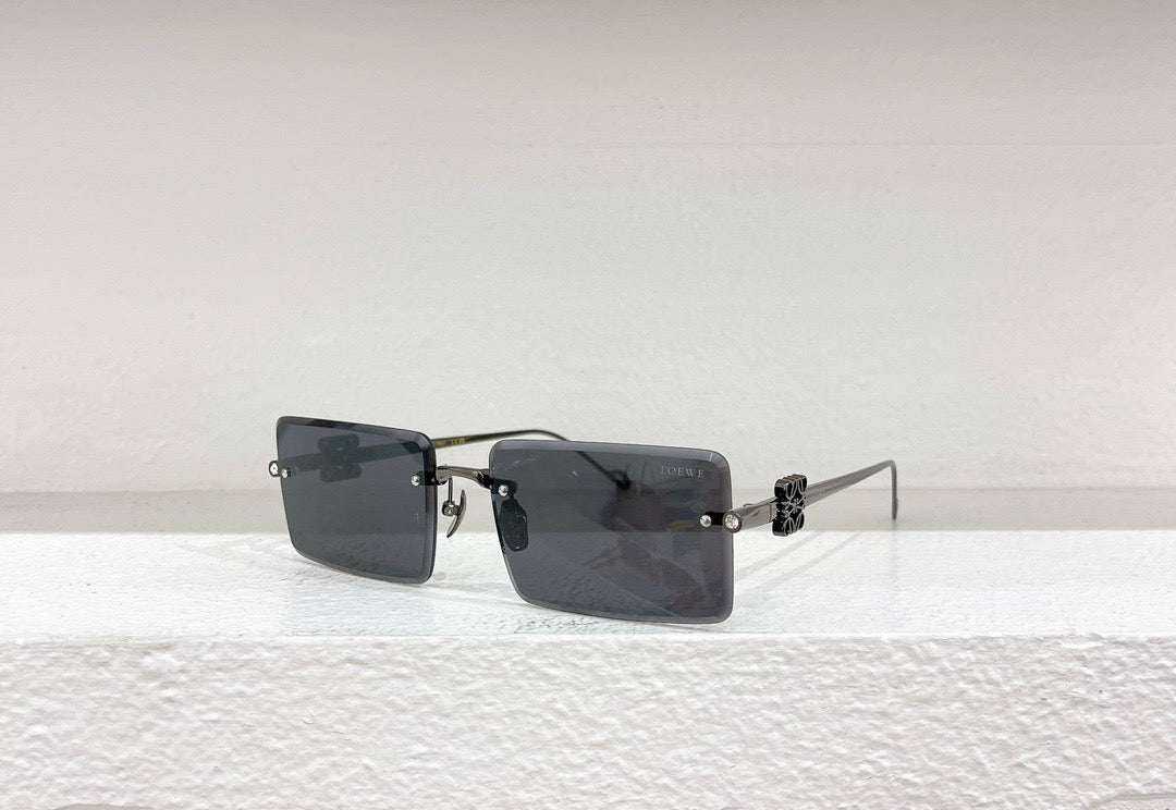 Blaue, braune, schwarze und rosa Sonnenbrille