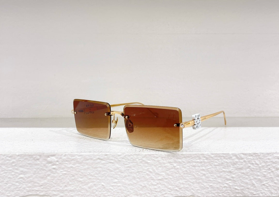 Blaue, braune, schwarze und rosa Sonnenbrille