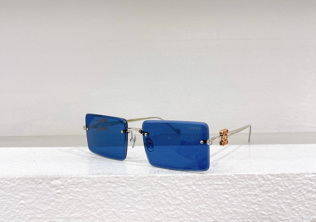 Blaue, braune, schwarze und rosa Sonnenbrille