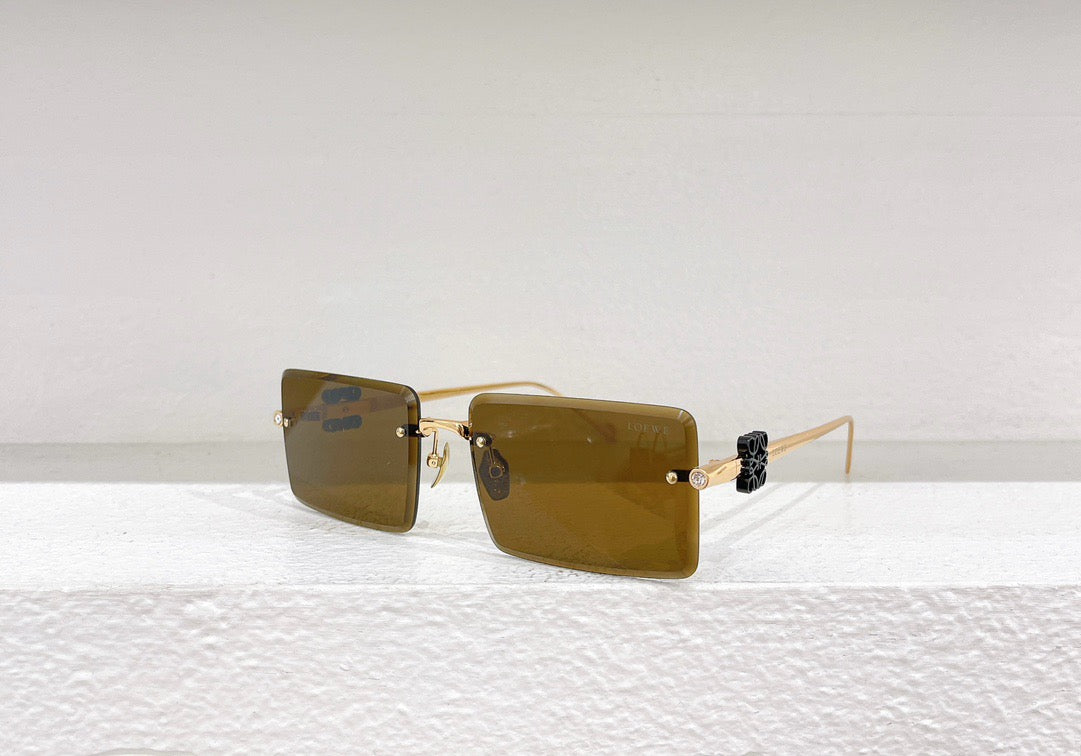 Blaue, braune, schwarze und rosa Sonnenbrille