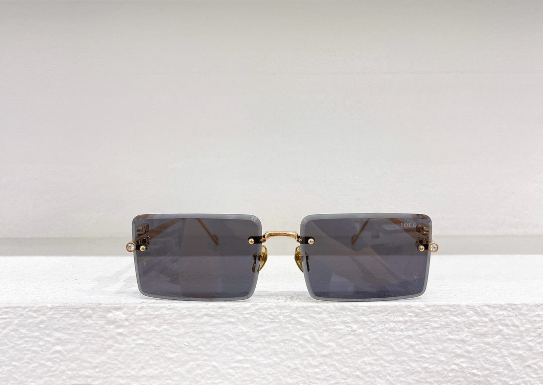 Blaue, braune, schwarze und rosa Sonnenbrille