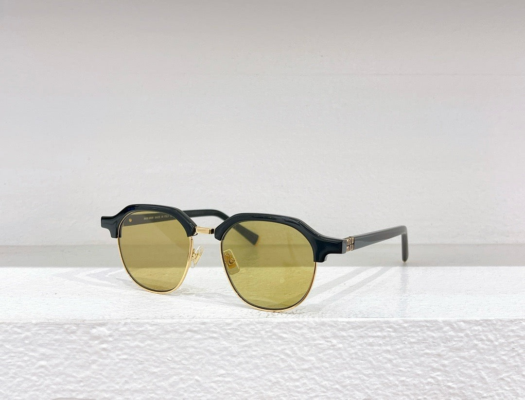 Braune und schwarze Sonnenbrille