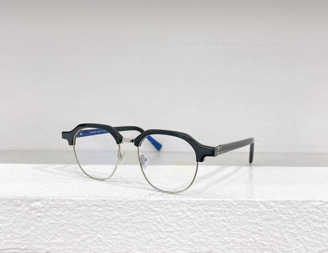 Braune und schwarze Sonnenbrille