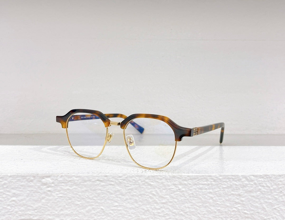 Braune und schwarze Sonnenbrille