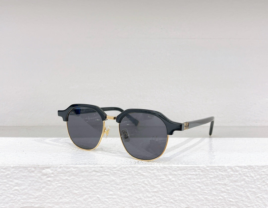 Braune und schwarze Sonnenbrille