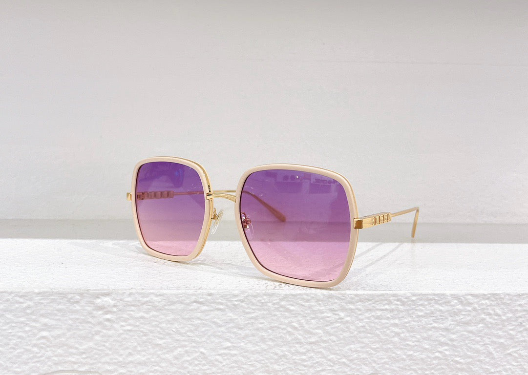 Rosa, braune und schwarze Sonnenbrille