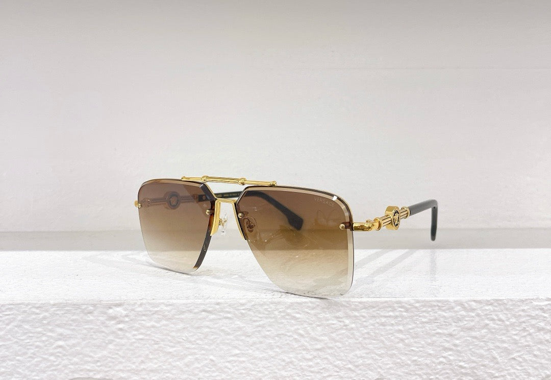 Braune und schwarze Sonnenbrille