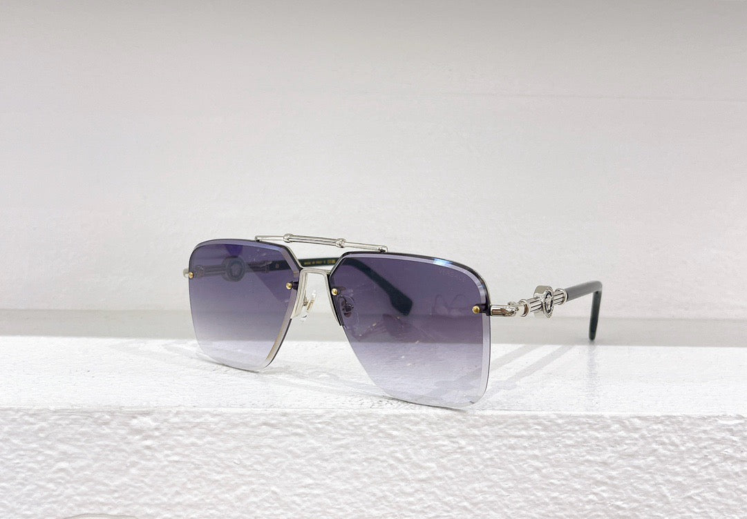 Braune und schwarze Sonnenbrille