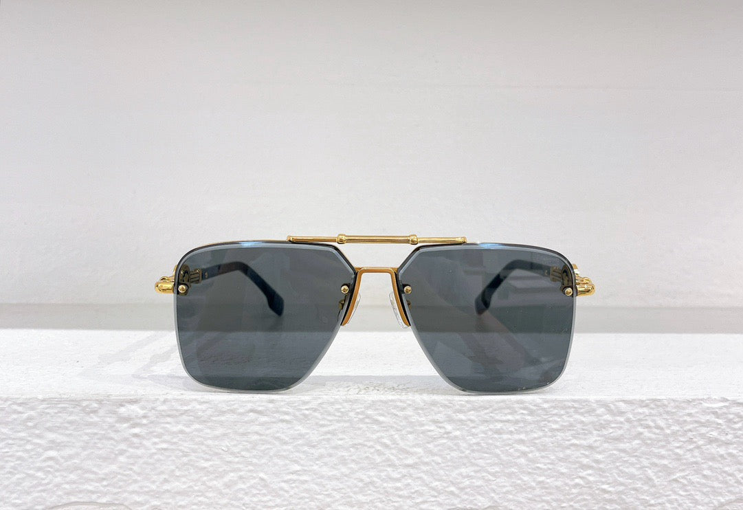 Braune und schwarze Sonnenbrille