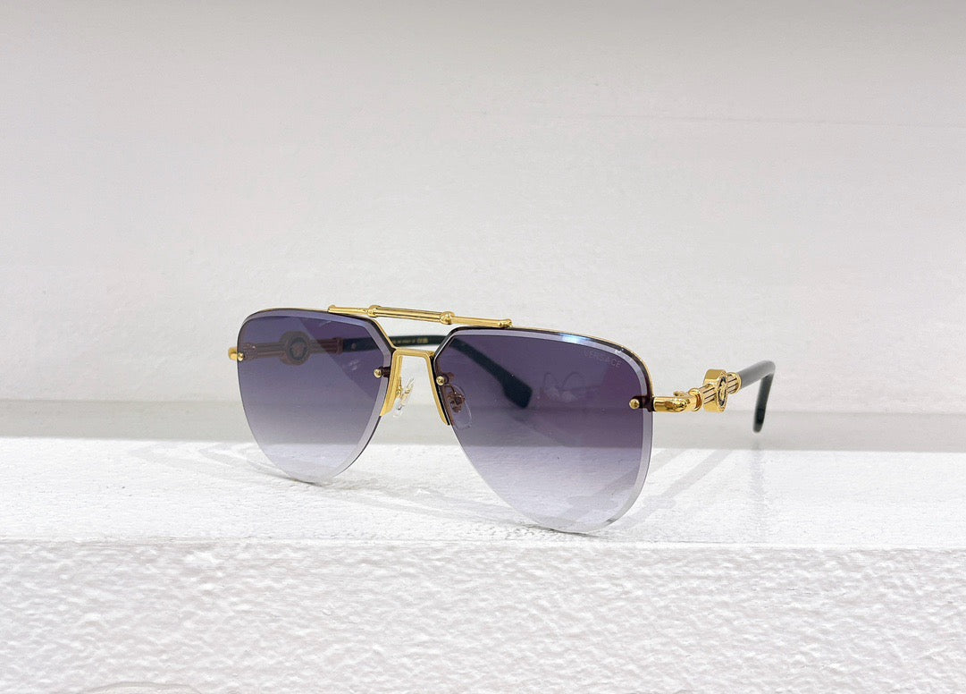 Blaue, braune und schwarze Sonnenbrille
