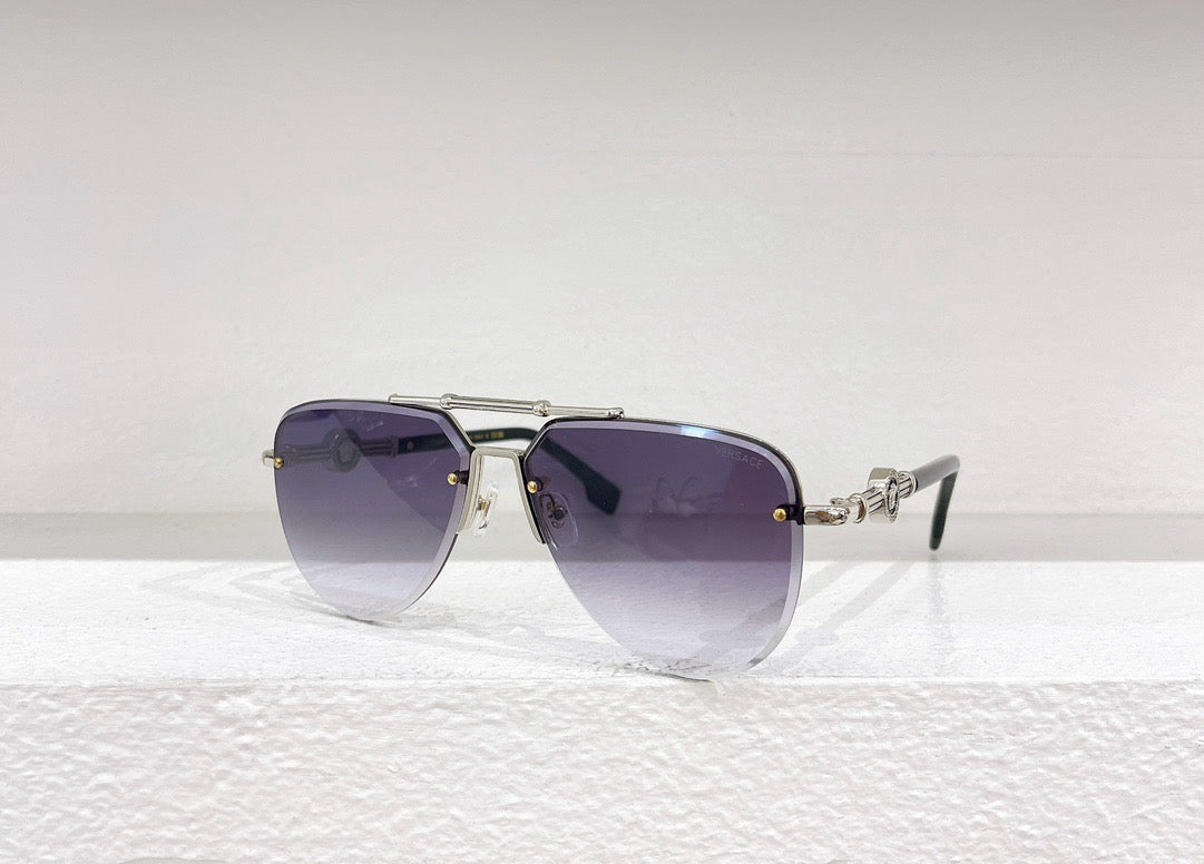 Blaue, braune und schwarze Sonnenbrille