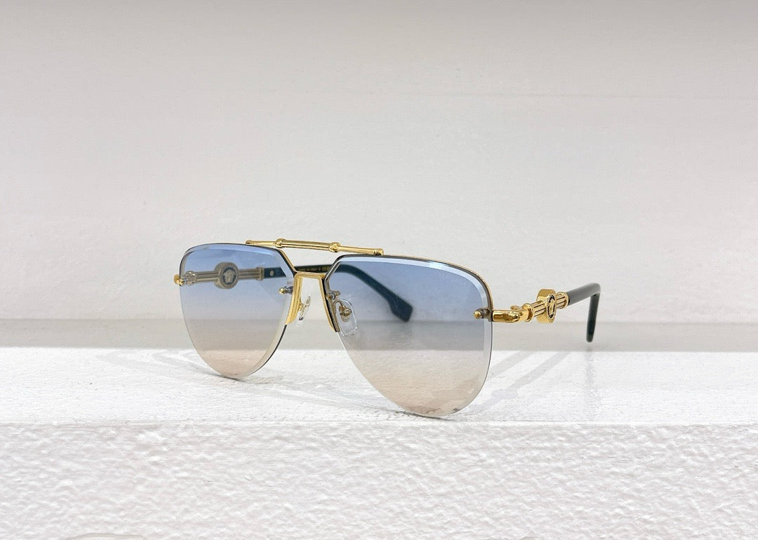 Blaue, braune und schwarze Sonnenbrille