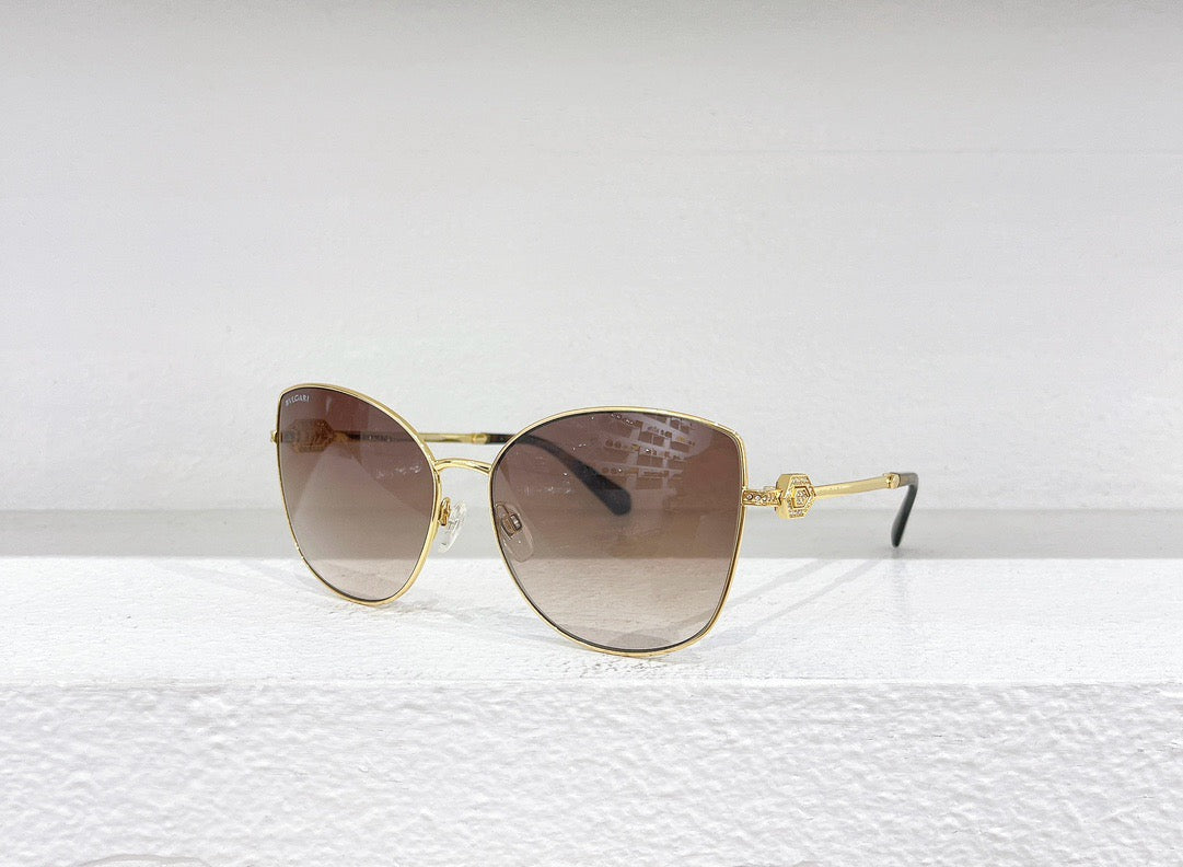 Blaue, braune und rosa Sonnenbrille