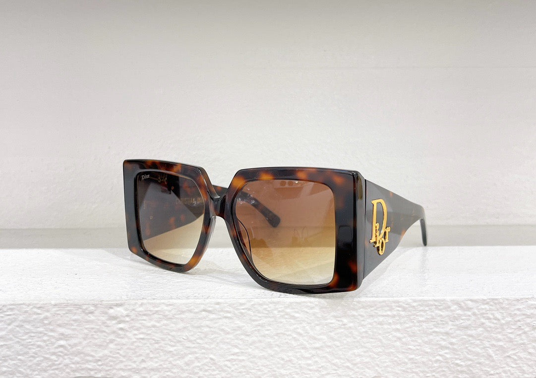 Sonnenbrille in Rot, Grün, Weiß, Schwarz und Orange