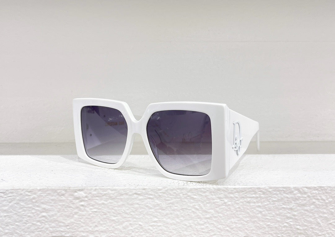 Sonnenbrille in Rot, Grün, Weiß, Schwarz und Orange