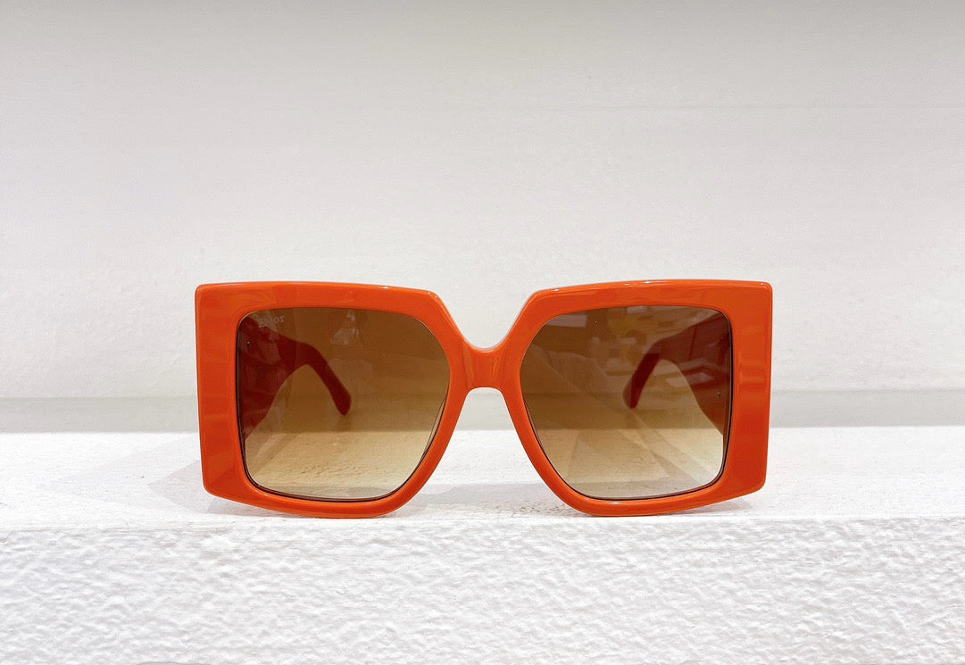 Sonnenbrille in Rot, Grün, Weiß, Schwarz und Orange
