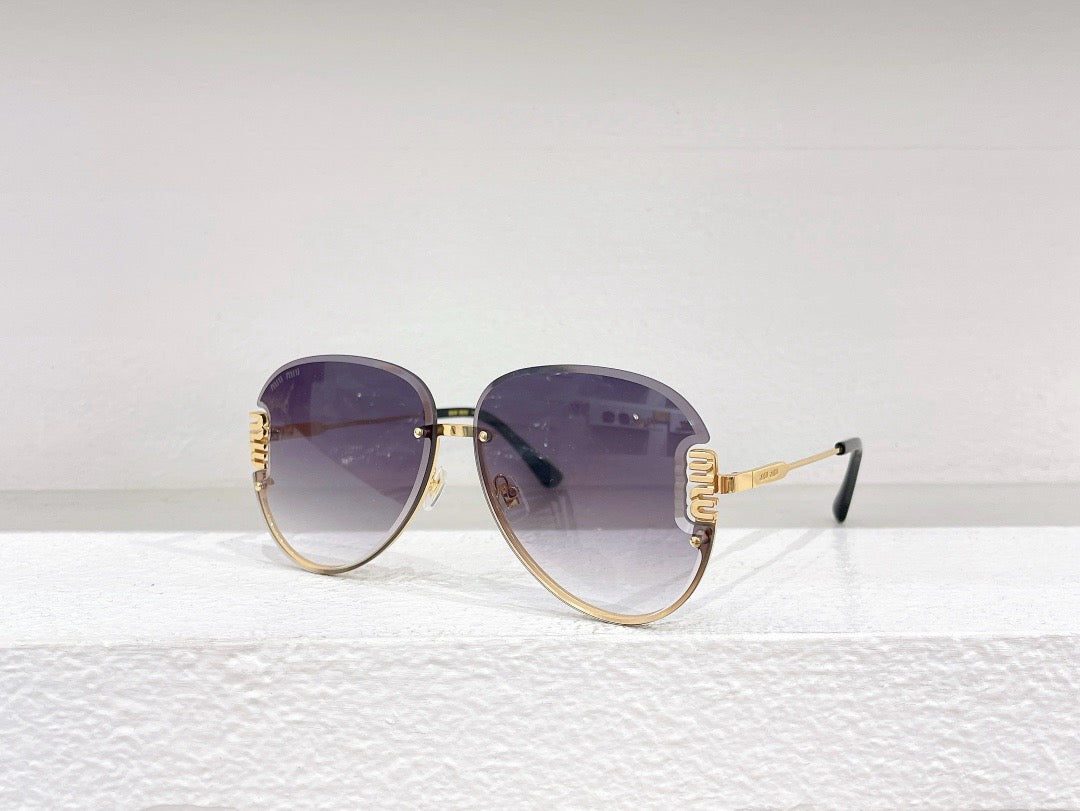 Gafas de sol negras y marrones