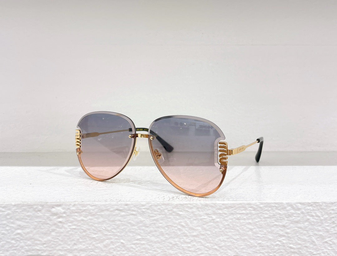 Gafas de sol negras y marrones