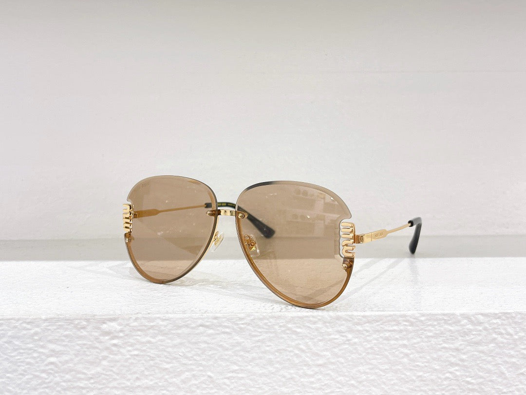 Gafas de sol negras y marrones