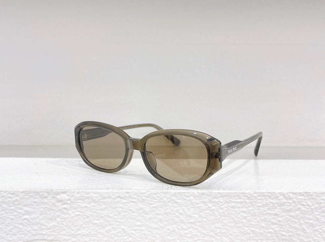 Schwarze, weiße und braune Sonnenbrille