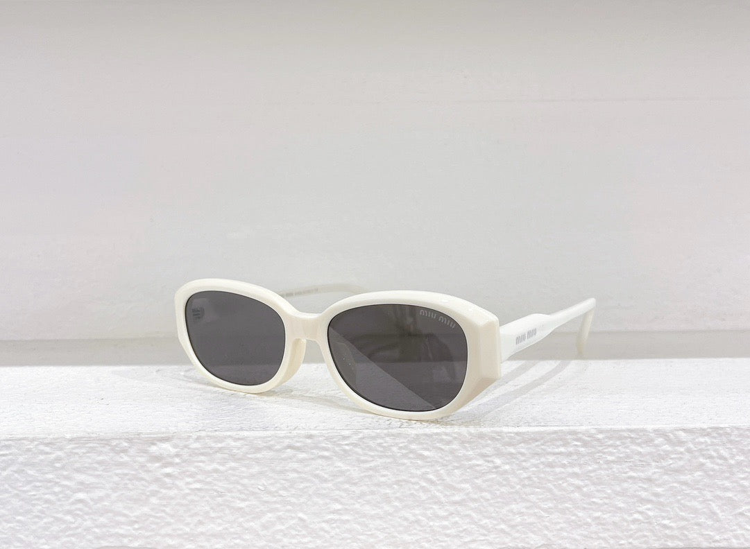 Schwarze, weiße und braune Sonnenbrille